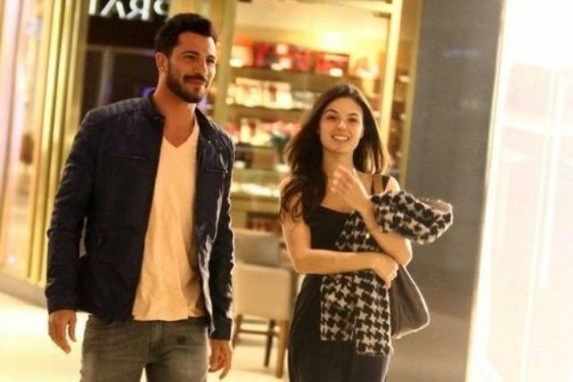 Isis Valverde assume affair com musico mexicano
