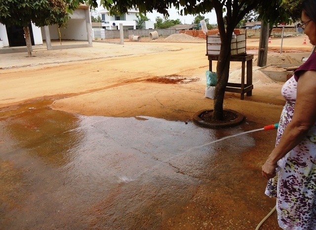 Calor escaldante e excesso de poeira faz disparar consumo de água em Cerejeiras