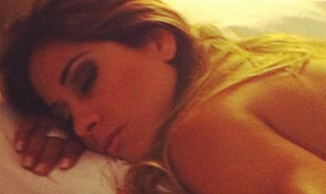 Mayra Cardi posta foto dormindo: "Uso maquiagem todo o tempo"