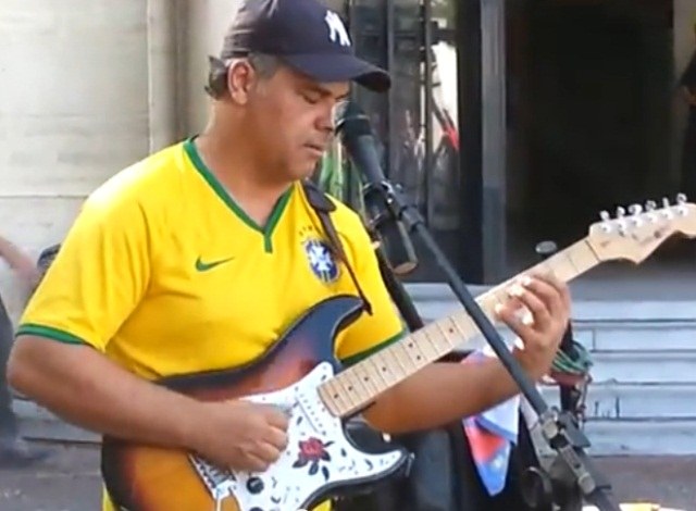 Artista que chegou ao estrelato após “ralar” nas ruas faz show em Vilhena