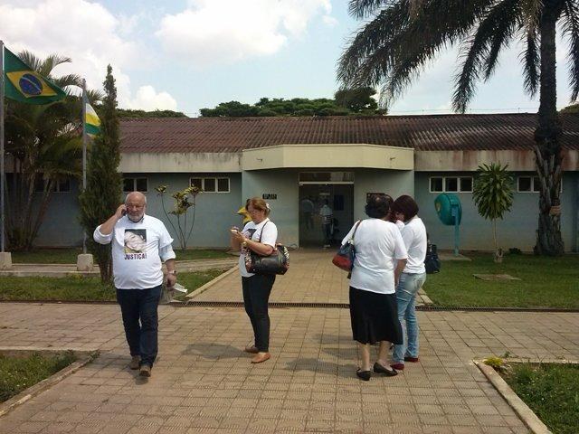 Usando camiseta com foto da filha assassinada em Vilhena, pai desabafa