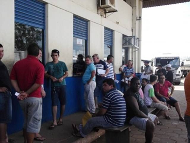 Sem “chapas”, posto fiscal da Sefin vive caos e irrita caminhoneiros em Vilhena