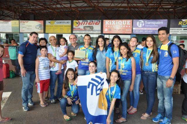 Campeãs dos Jogos Escolares da Juventude são recebidas com festa em Vilhena