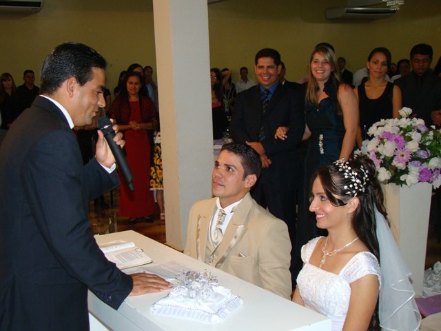 VICE-PREFEITO CONTINUA PREGANDO E CELEBRANDO CASAMENTOS