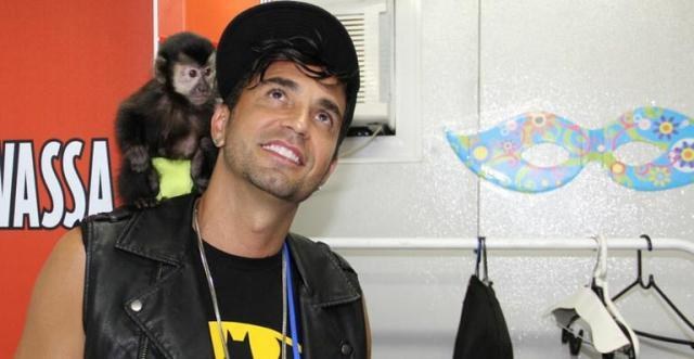 "Enquanto macaco tem vida de luxo, o filho é atendido na UPA", diz ex de Latino