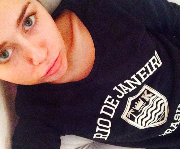 Miley Cyrus homenageia o Rio após se apresentar na cidade