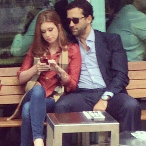 Marina Ruy Barbosa é clicada abraçada ao novo namorado