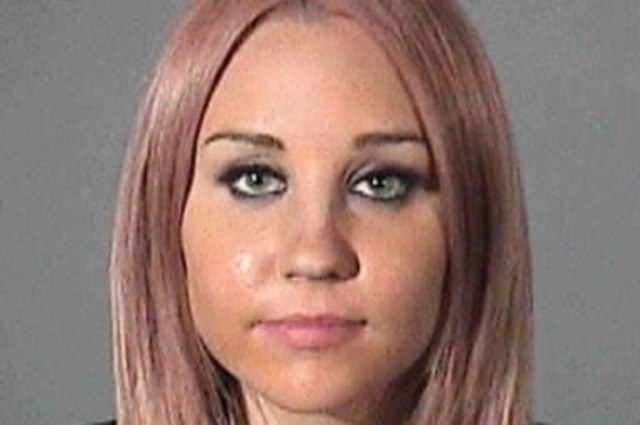 Amanda Bynes é expulsa da faculdade por assistir às aulas drogada
