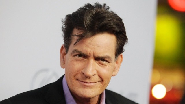 Após ser acusado de agressão, Charlie Sheen chama dentista de traidora