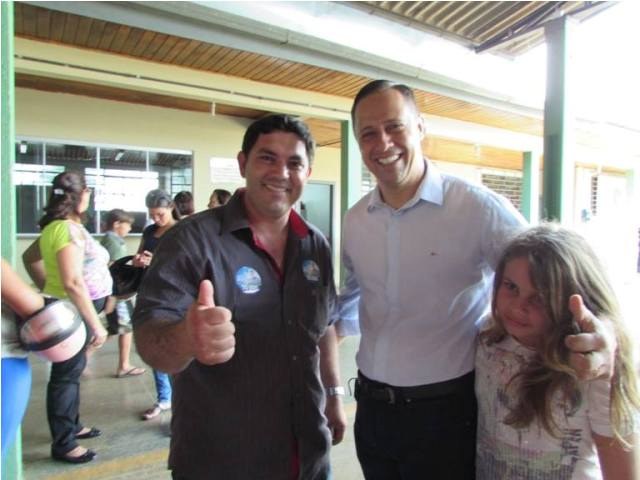 Demonstrando ansiedade, candidatos a deputados votam em Vilhena