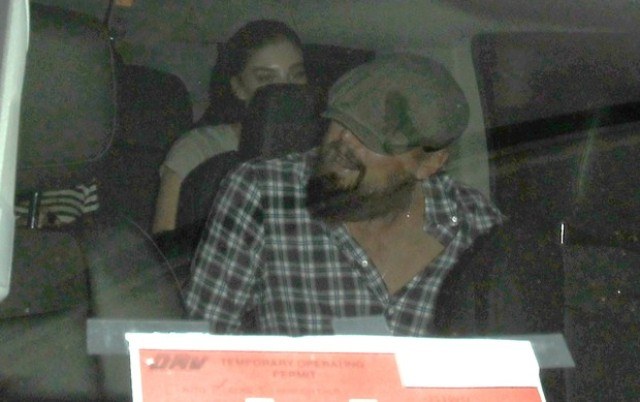 Leonardo DiCaprio tenta se esconder ao sair de boate com mulher