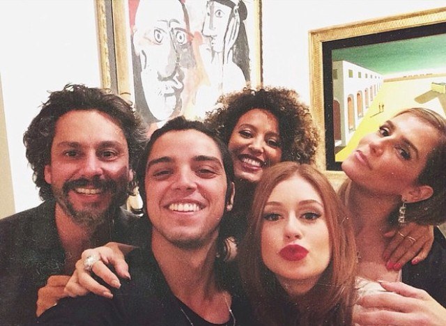 Festa tem Marina Ruy Barbosa, Deborah Secco e Alexandre Nero