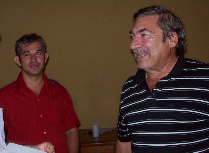 JUNIOR PINTOR DE OLHO NA CADEIRA DE ILÁRIO