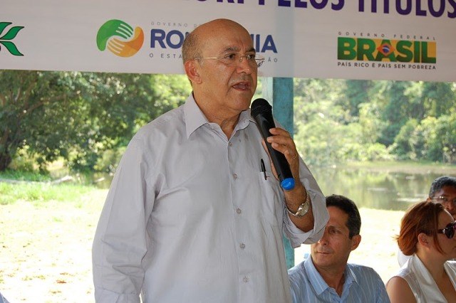 Confúcio cutuca Expedito: “Comparem o caráter de cada um na vida pública”