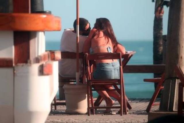  Ex-marido de Natallia Rodrigues beija morena dois dias após separação