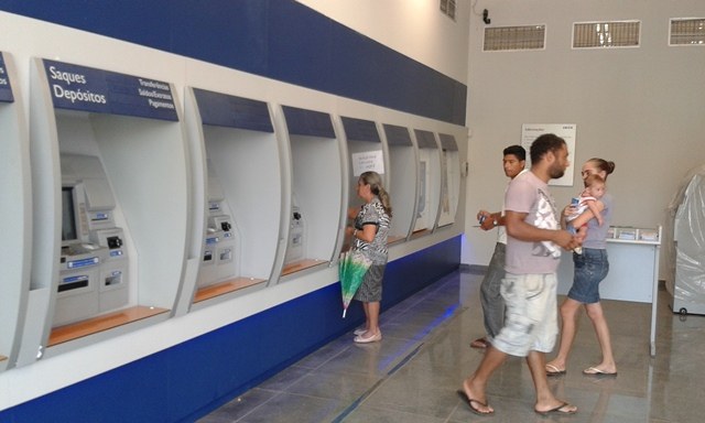Temporal com raios queima terminais eletrônicos em banco de Cerejeiras
