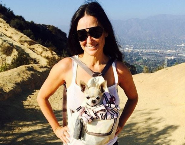 Demi Moore comemora 90 dias de sobriedade da filha com caminhada