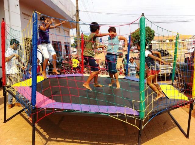 Criançada de Cerejeiras se diverte com eventos promovidos por comerciantes