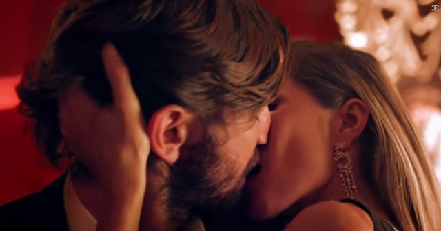 Chanel divulga campanha com Gisele Bündchen; top beija ator