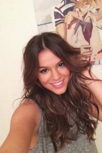 Bruna Marquezine é flagrada em clima de romance com o produtor de eventos 