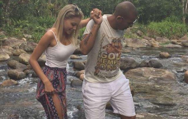 Sheik continua ficando com modelo Andressa Quintanilha