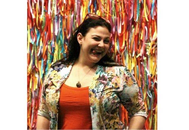 Com 93kg, atriz que sofrerá bullying em novela fala de anorexia: "Quase morri"