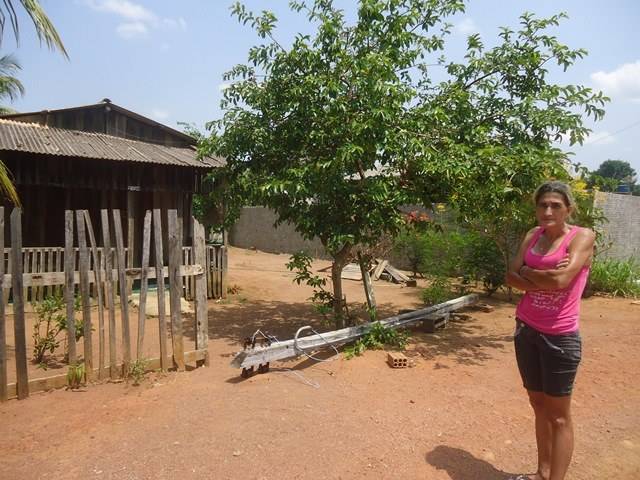 Dona de casa vive drama após tempestade que atingiu Cerejeiras há uma semana