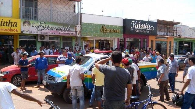 Homens armados fazem duas mulheres reféns em joalheria de Cerejeiras