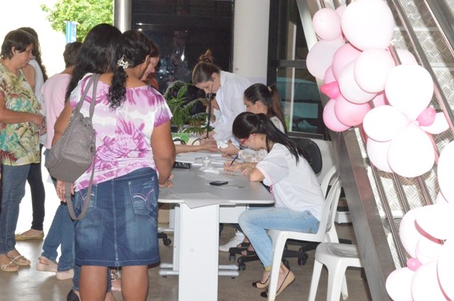 UNESC participa de ação do Outubro Rosa direcionada às funcionárias do HR