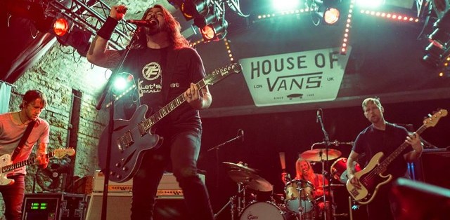 Foo Fighters homenageia fã durante show