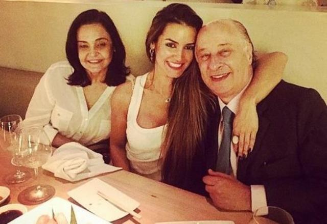 Supermodelo exibe primeira foto com chefão da CBF: "Meu amor"