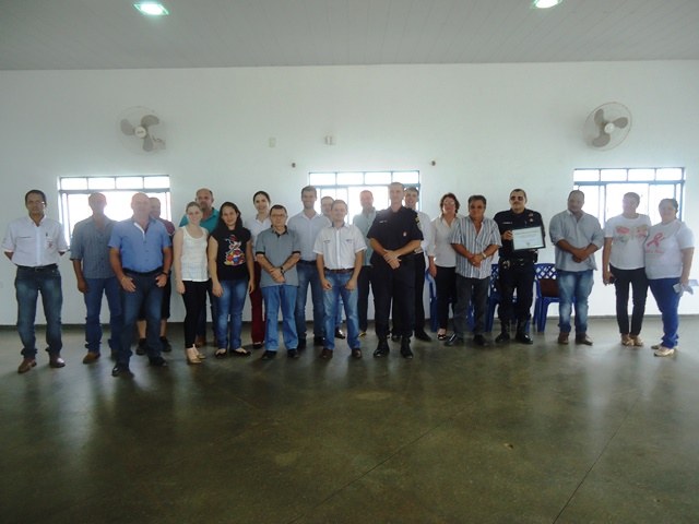 Empresários homenageiam a Polícia Militar por combate a assaltos em Cerejeiras