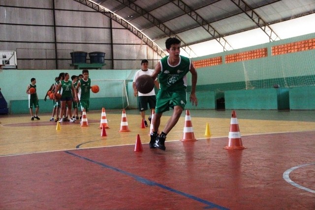  Com cerca de 50 alunos, Projeto Bom de Bola intensifica treinos de Basquete 