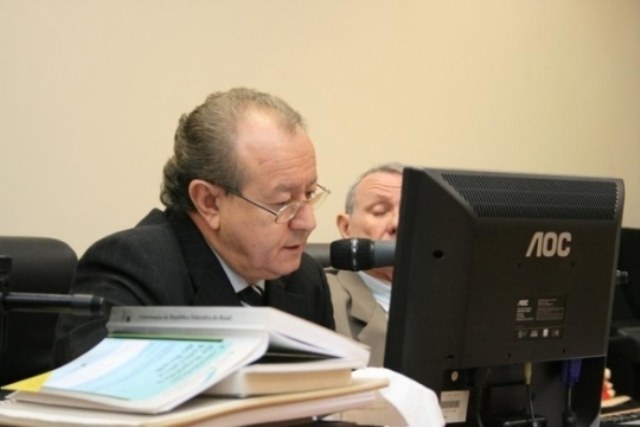 Conselheiro do TCE suspende licitação para obra de asfalto em Pimenteiras