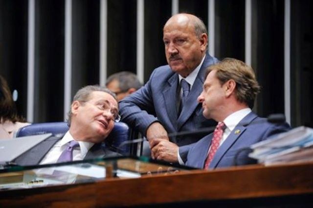 Senado aprova projeto que beneficia RO; Gurgacz comemora em rede social