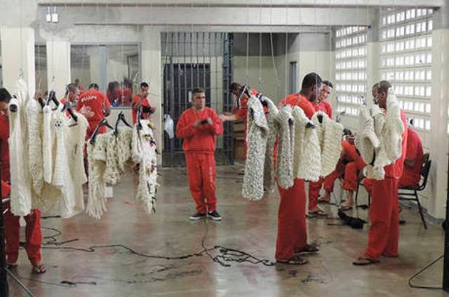 CRIMINOSOS NA MODA