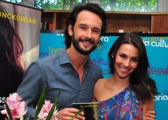 Rodrigo Santoro e Mel Fronckowiak vão dividir o mesmo teto, diz jornal