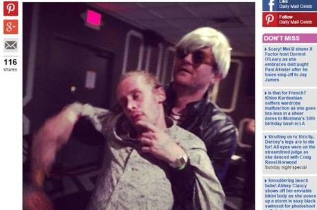 Macaulay Culkin responde a notícia de sua morte com cena de Um Morto Muito Louco