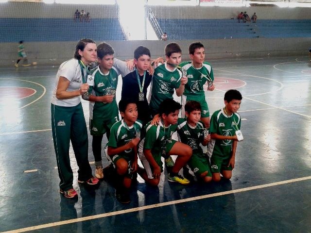 Equipes do Projeto Bom de Bola vencem Municipal de Base em três categorias 