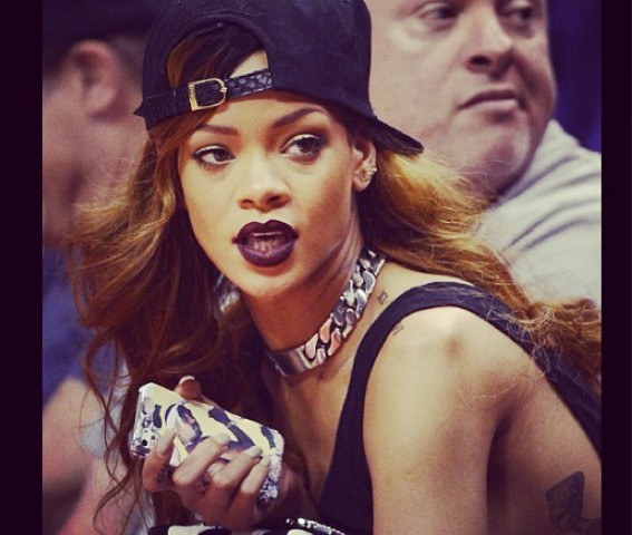 Rihanna é ameaçada de morte por fã obsessivo