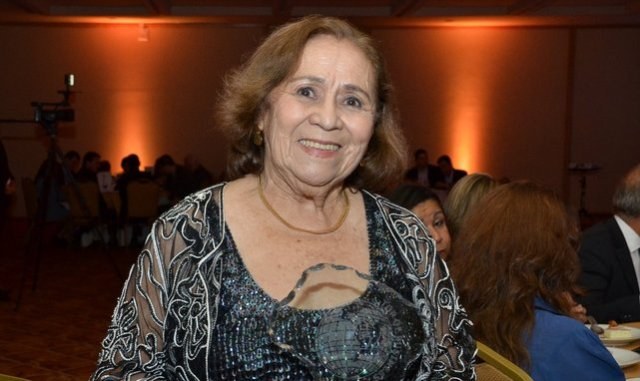  Atriz Ilva Ninõ luta contra câncer de intestino