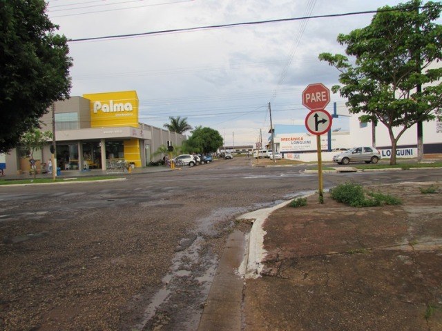 Problemas simples na sinalização continuam ameaçando condutores em Vilhena