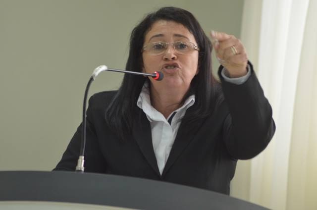 Vereadora ironiza recomendação do MP e dá “esculacho” no prefeito Zé Rover