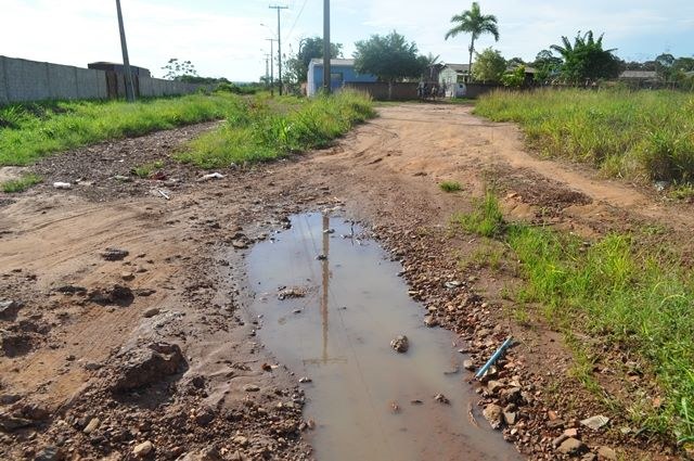 Sem ação da prefeitura, bairro de Vilhena fica isolado no período das chuvas