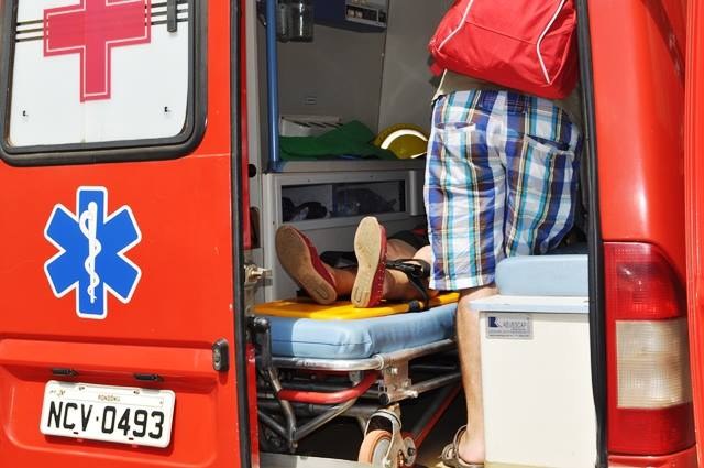 Bombeiros socorrem mulher de quase 80 anos atropelada por ciclista em Vilhena