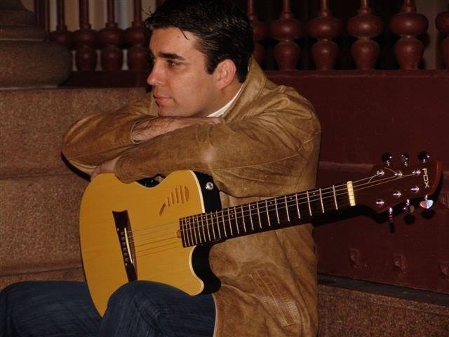 Rifa de violão personalizado de Cristiano Nichelle começa a ser vendida hoje