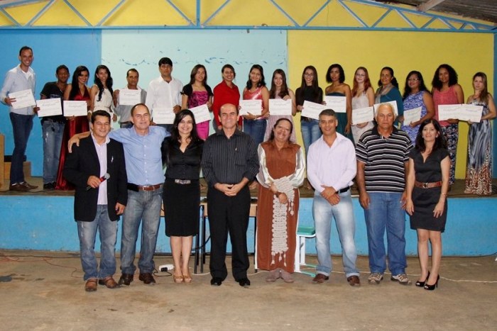 Projeto social “Educação Solidária: A Caminho da Universidade” encerra curso 