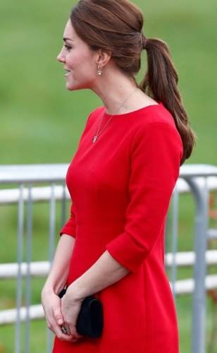 Kate Middleton usa look soltinho para esconder barriguinha