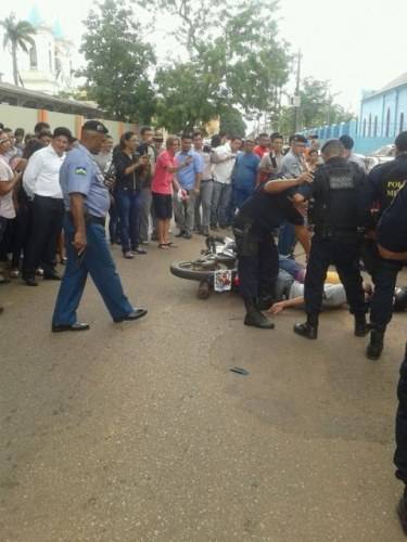 CUIDADO: FOTOS CHOCANTES! PM a paisana acerta tiros em cabeças de assaltantes