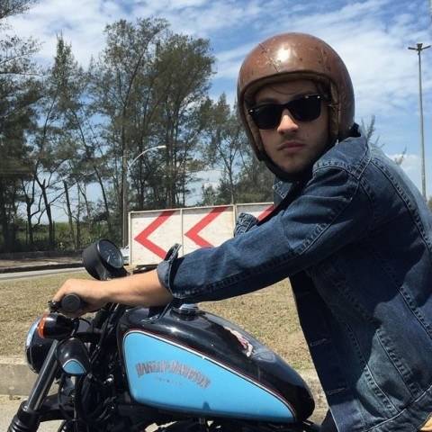 Laura Neiva posta foto de Chay Suede: "Achei esse gato e não resisti"